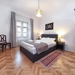 Hirscher Апартаменты Брашов