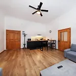 Hirscher Апартаменты *